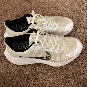 women’s size 8 nike sneakers